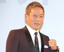 じゅんいちダビットソン「12〜13年ぶりの黒髪」“一日限定”のショットに反響「よくお似合い」