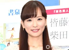42歳・皆藤愛子、ノースリーブ＆ミニ丈衣装で笑顔　反響相次ぐ「可愛すぎます！」