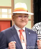 矢作芳人調教師、新喜劇で大熱演　75歳の“擬人化フォーバーヤング”と熱い抱擁「お前のおかげ」