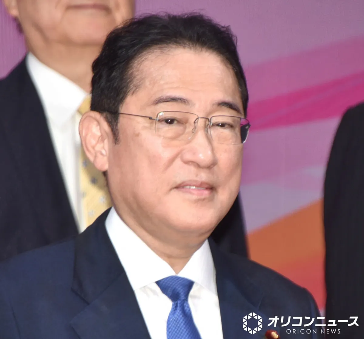 岸田文雄元首相、ガチャガチャに夢中“おちゃめな姿”に反響「ツッコミどころが多すぎて満腹感」「無邪気だね〜」