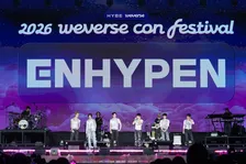 【Weverse Con Festival】ENHYPEN、ダブルアンコールが5分以上止まらず　夜空に映える圧巻ステージ【セットリスト】