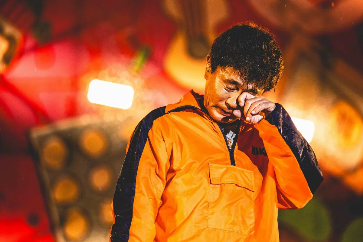 浜田雅功、雨の中熱唱・涙　野外フェス『ごぶごぶフェス』過去最多の計5.4万人動員【レポート】
