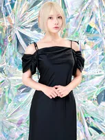 「髪色と水着ピンク合わせで可愛い〜！」　人気コスプレイヤーの自撮りにネット衝撃