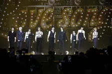 【Weverse Con Festival】&TEAM、大人な色気漂うステージに　レジェンドの名曲も披露