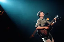 M!LK・吉田仁人、2ndソロEP『東京』リリース＆全編ワンテイクMVも公開　リリースパーティーでは弾き語りも