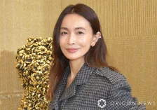 47歳・長谷川京子、ほっそり“美ウエスト”あらわな姿に「素敵すぎ」「センス抜群」オフショット続々