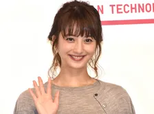 佐々木希、バスローブ姿のオフショに反響「めんこいですね～」「ほんとにかわいすぎるって〜」