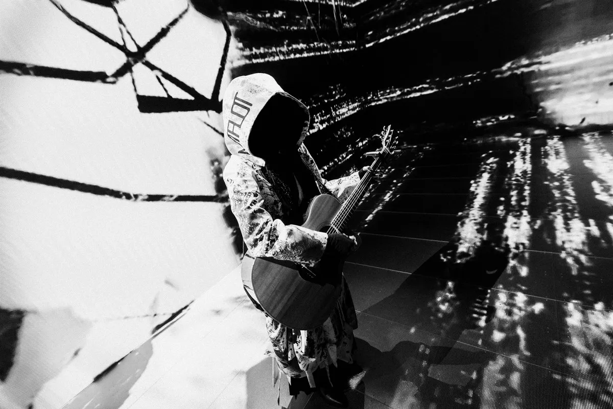 Nakamura Hak、1st CDシングル「ただ美しい呪い」発売　未配信音源含む全6トラック　リリース記念の無料オンラインライブも