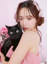森香澄、透明感あふれる“美しいヒップライン”のショット公開　「ドキッとした！」「おしりキュート」と反響続々
