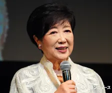 【SSFF】小池百合子知事、ショートフィルムに期待込める　白の超ロングコートで登壇