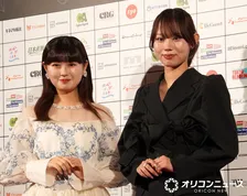 【SSFF】“おひなさま”長浜広奈、レッドカーペットで別所哲也に手を振る　白ショートドレスでふんわりコーデ