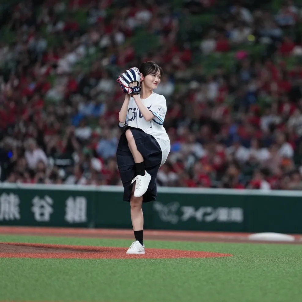 山下美月、背番号「１」で始球式　ポニテ揺らし見事な投球「この夏を西武に捧げようと思います！」