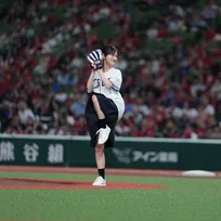 山下美月、背番号「１」で始球式　ポニテ揺らし見事な投球「この夏を西武に捧げようと思います！」