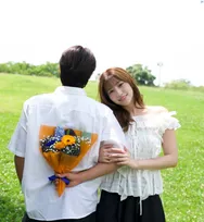 元HKT48・山下エミリー、元日本代表Jリーガー・岩崎悠人との結婚発表「それぞれの世界でより一層成長した姿をお届けできるよう」　新婚2ショットも公開