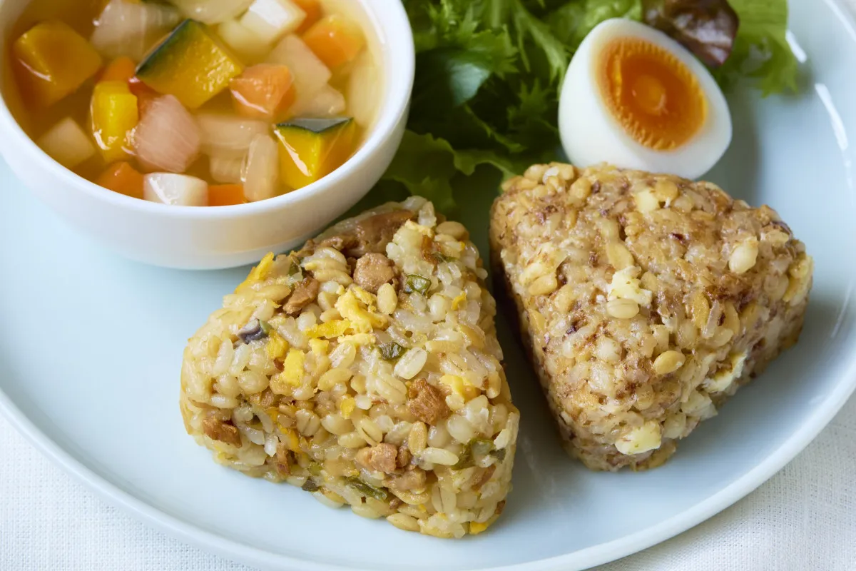 無印良品、「たんぱく質」「食物繊維」が摂れる冷凍おにぎりを新発売　健康志向に対応