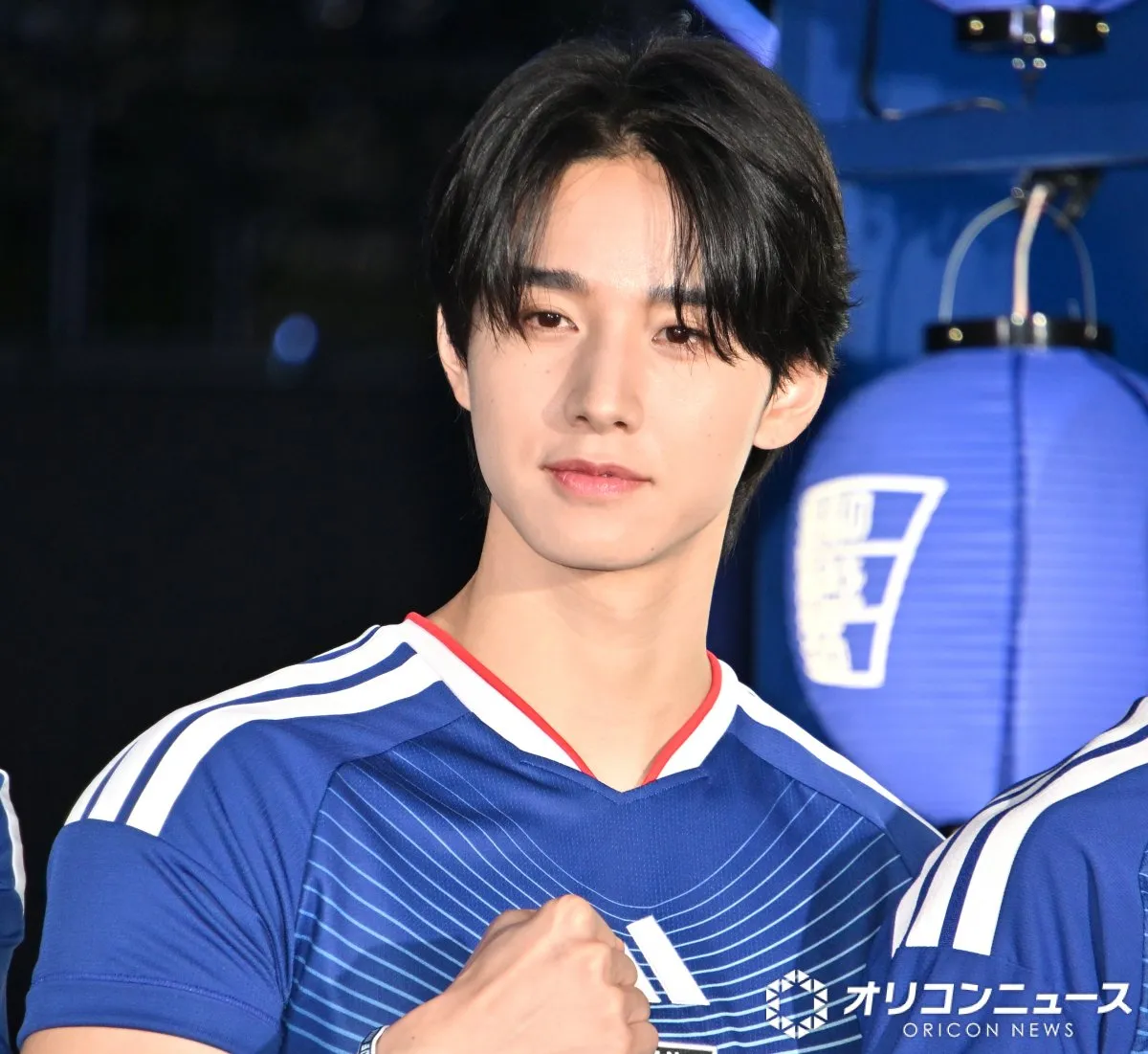 JI BLUE・佐藤景瑚、軽快にボケて坪井慶介を翻ろう　與那城奨が大外からオーバーラップしてツッコミ