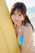 日向坂46藤嶌果歩、ビーチで初解禁ショット　1st写真集『果実の歩幅』