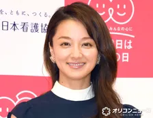 中越典子、わが子＆愛犬にメロメロ“密着癒しショット”を公開「流し目が似てますよね」「可愛い」　夫は永井大