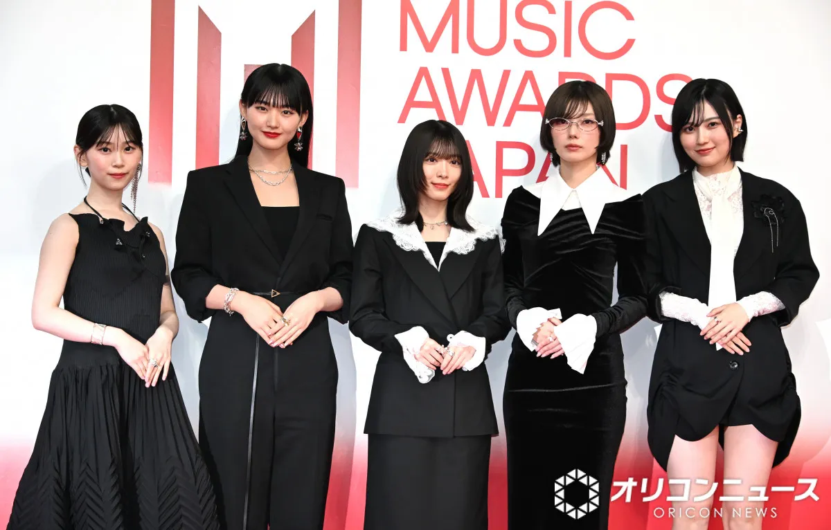 【MAJ2026】櫻坂46「オールブラックでみんなでそろえて」　藤吉夏鈴は私物メガネ姿