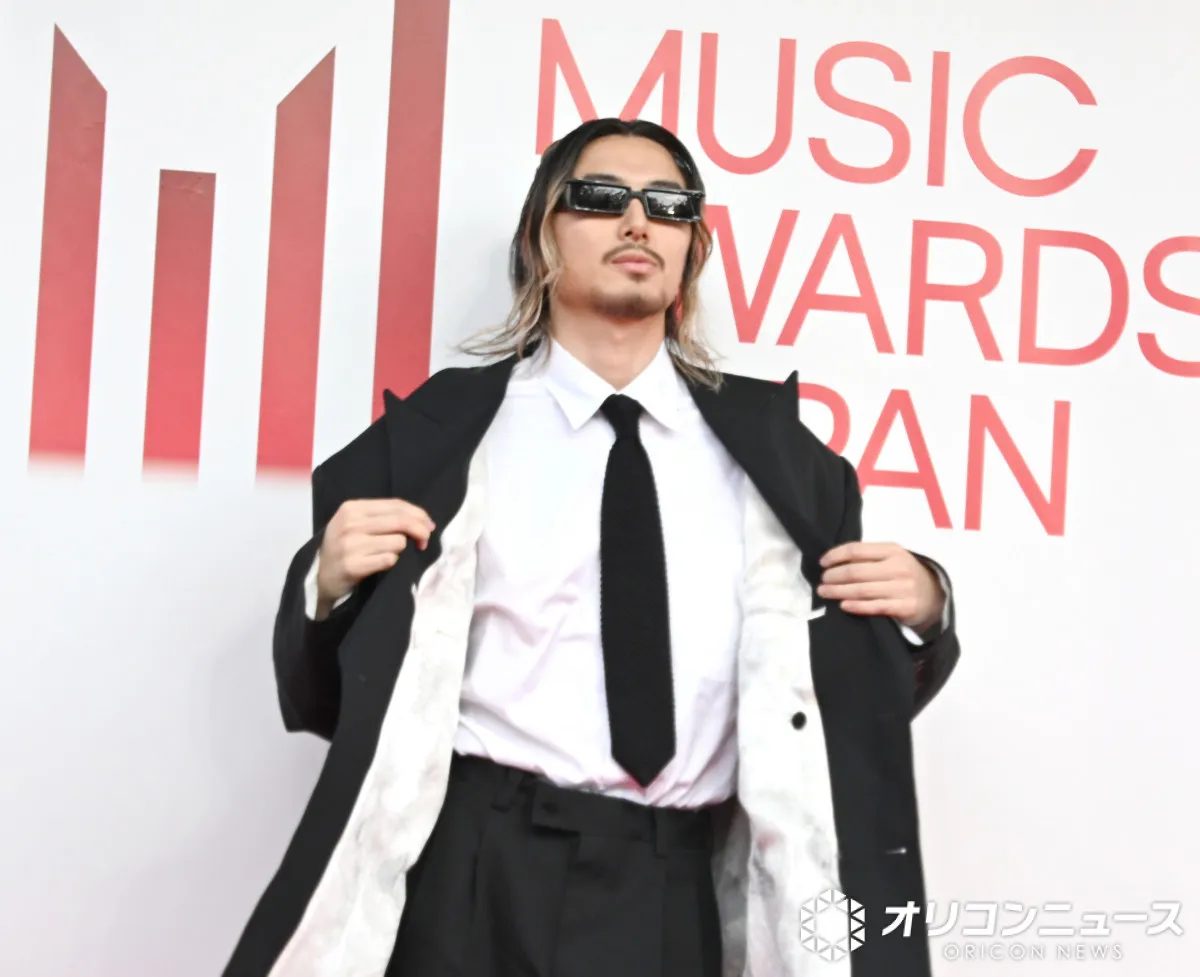 【MAJ2026】藤井 風、衣装のポイントは“Sustainable”　記者に投げキスの神対応も