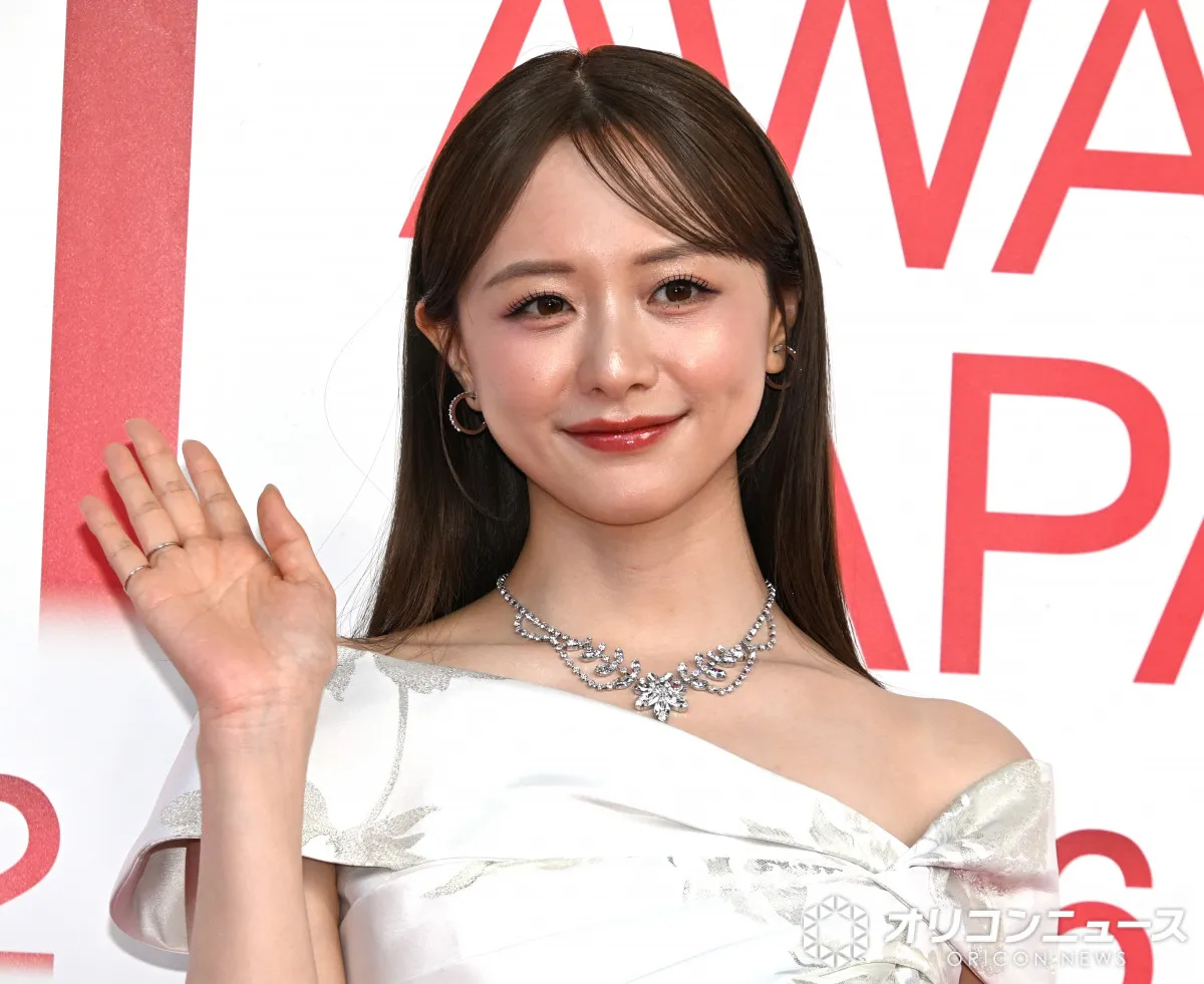 【MAJ2026】森香澄、白ドレス姿で艶やかに「華やかな場に相応しいような」