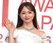 【MAJ2026】森香澄、白ドレス姿で艶やかに「華やかな場に相応しいような」