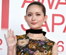 【MAJ2026】畑芽育、タイトなワンピースで魅了「クラシカルに…」