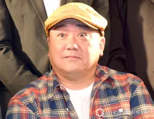 2児の父・山本圭壱、1歳長女が初めてのプロ野球観戦　カープユニでほほ笑ましい親子ショット公開「2人とも仲良しで可愛い」「めちゃくちゃ楽しんでる」