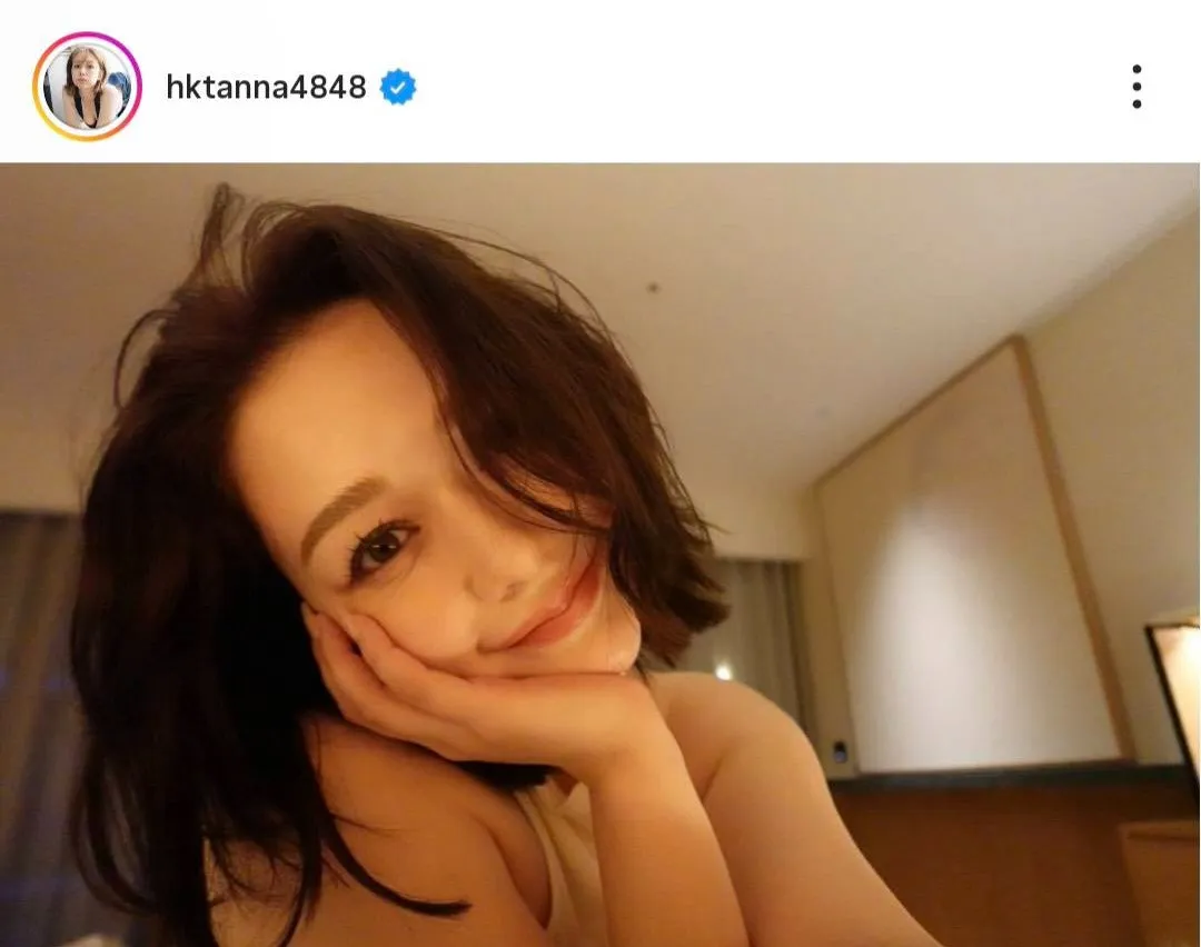「見事な姿です！」村重杏奈、髪をかき上げる魅惑のポーズを披露「色気が溢れまくってる」「愛人感」「艶っぽい」