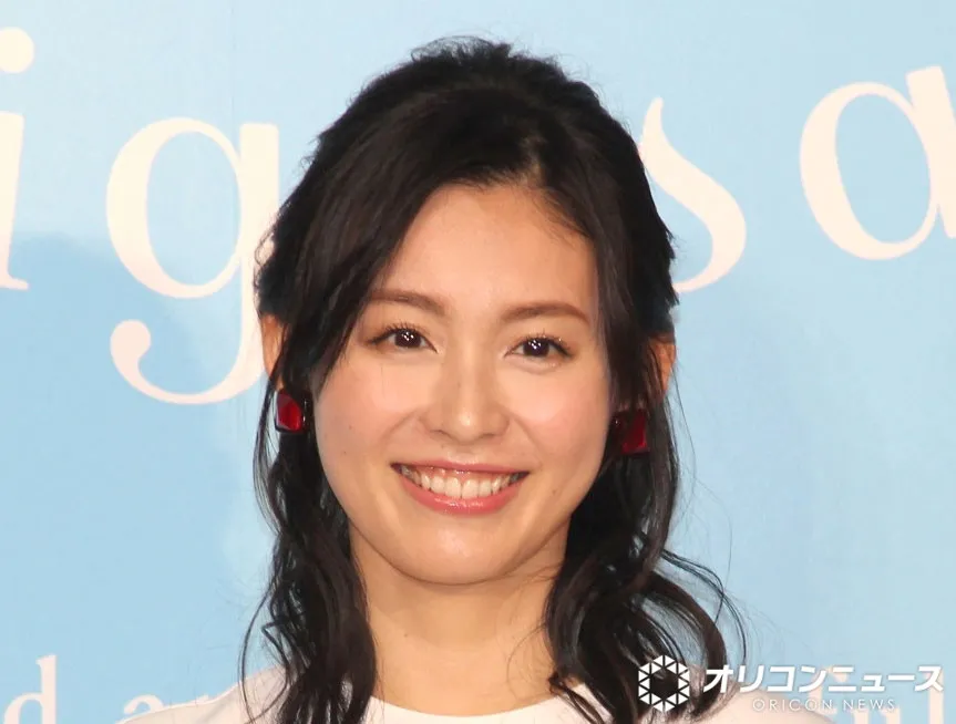 本仮屋ユイカ、妹・リイナの第3子出産を報告　“姪っ子”赤ちゃん抱っこし満開の笑顔ショット披露　リイナも写真に反応「笑ってるーーー!!」