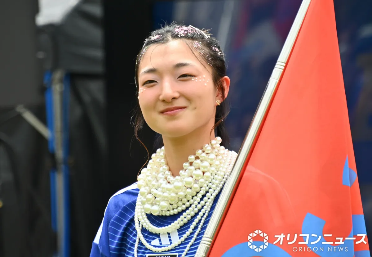 坂本花織、インパクト抜群ファッションでサッカーイベント登場「ネックレスがなかなか重くて（笑）」