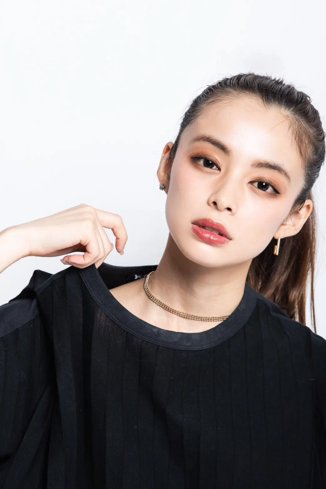 【W杯2026】4年前「FIFA公認美女」として話題！SHONOが今大会も現地に→美腹筋に反響