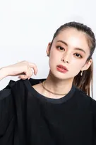 【W杯2026】4年前「FIFA公認美女」として話題！SHONOが今大会も現地に→美腹筋に反響