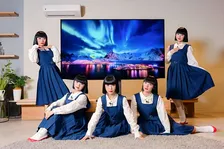 アバンギャルディ、『AQUOS』25周年でシンクロダンス披露　新機能「AQUOS AI」など技術の進化を伝える