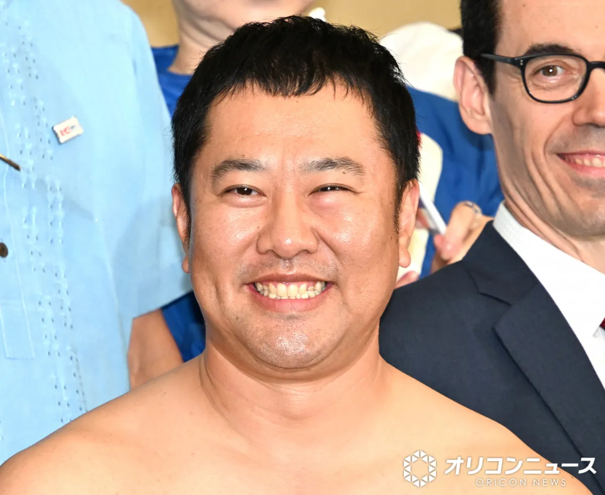 とにかく明るい安村、海外旅行先で確認するのは裸芸がOKか　海パン姿に外国人が爆笑「ジャパニーズカルチャーです！」