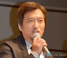 大鶴義丹、妻と自宅で“ホットプレートBBQ”夫婦時間のオフショット公開「うーん、最高ですね」　2012年に再婚を発表