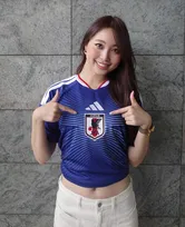 身長169cm・ミス・プラネット日本代表／世界ベスト5の静岡出身・杉山佳穂、サッカー日本代表をユニフォーム姿で応援　6歳からのサッカー経験があり、静岡学園の全国優勝時にはチアに携わる