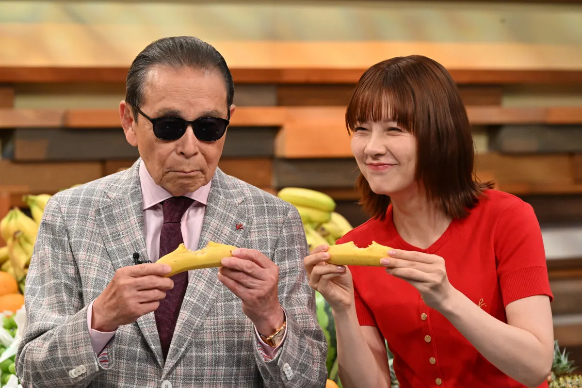 タモリ、皮ごと食べられるバナナを丸かじり「食べられそうにないけど…」