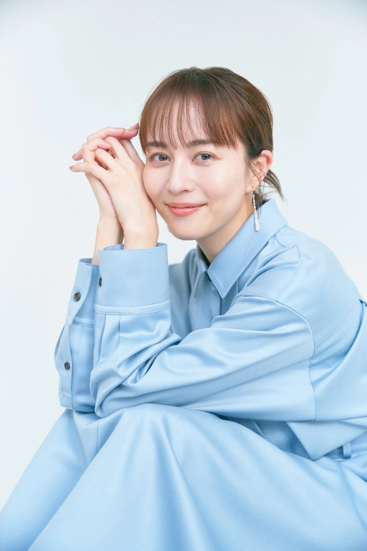 比嘉愛未、初エッセイで明かした本音「人に見せてこなかった傷や、つらかったことも残しておきたかった」【インタビュー】