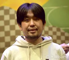 脚本・演出家なるせゆうせい氏、緊急入院を報告「何日も前から目のピントが合わず」「聞いたことない病名で毎日うなされてます」