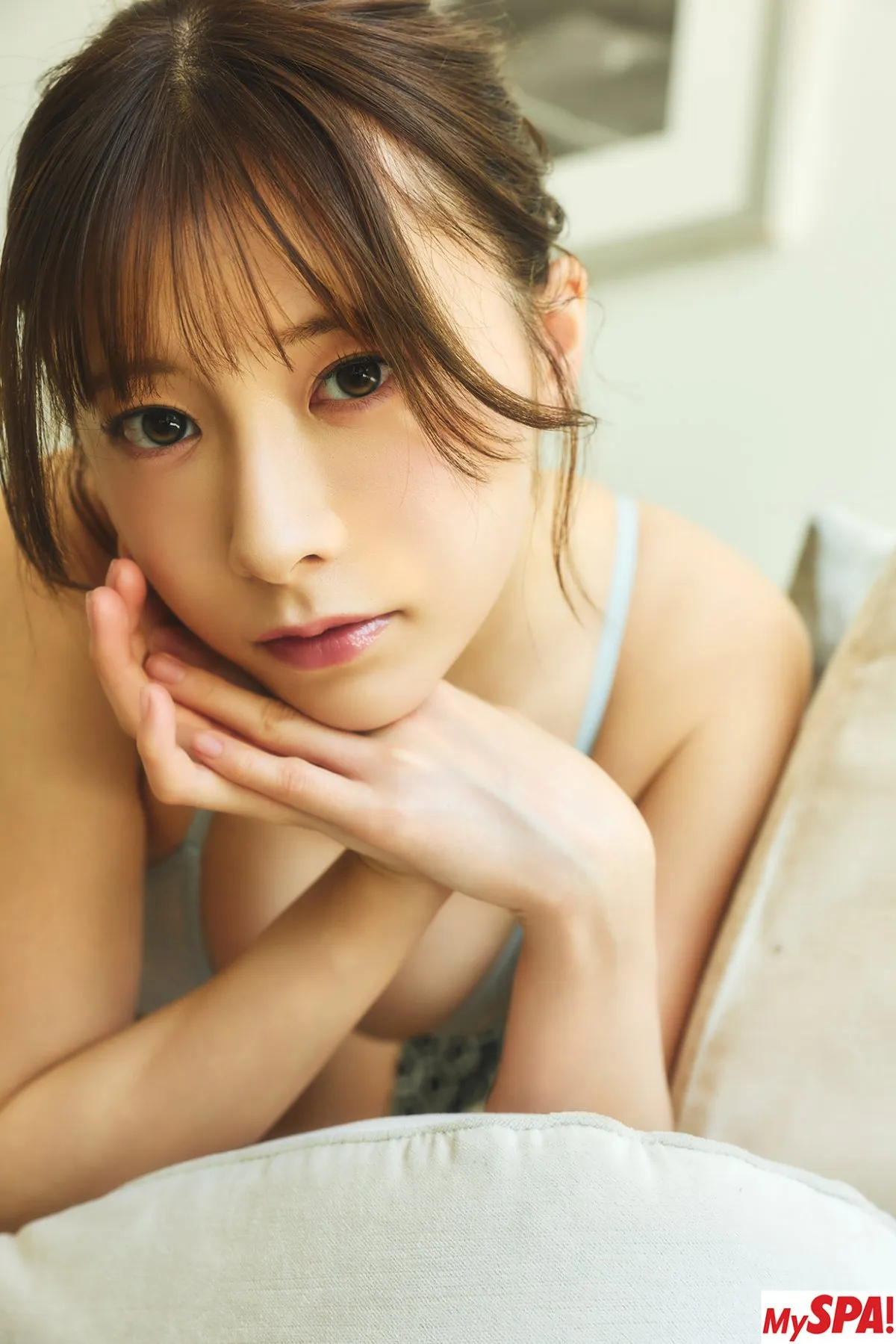 “ハカナ系美少女”汐見まとい、パーフェクトボディ解禁　プールサイドで見せる圧巻スタイル　「旬撮ガール」5週連続特集
