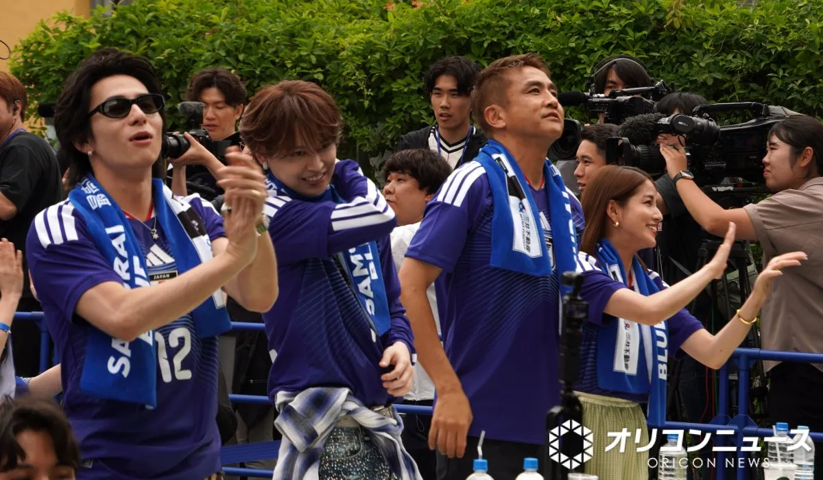 【W杯2026】日本3点目！INI・西洸人、渋谷のPV会場で大興奮　後席の子どもに話しかける