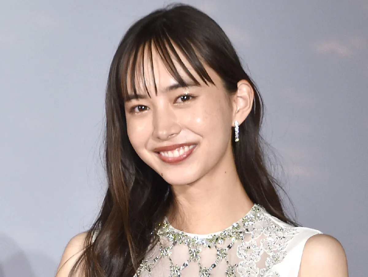 【W杯2026】井桁弘恵、チュニジア戦での現地リポートの“裏側ショット”に「勝利の女神キター！」「最上級にお似合い」
