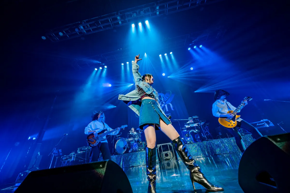 May'n、20周年記念ライブツアーが終幕　あふれる想い、30曲超えの大ボリュームライブ【オフィシャルライブレポート】