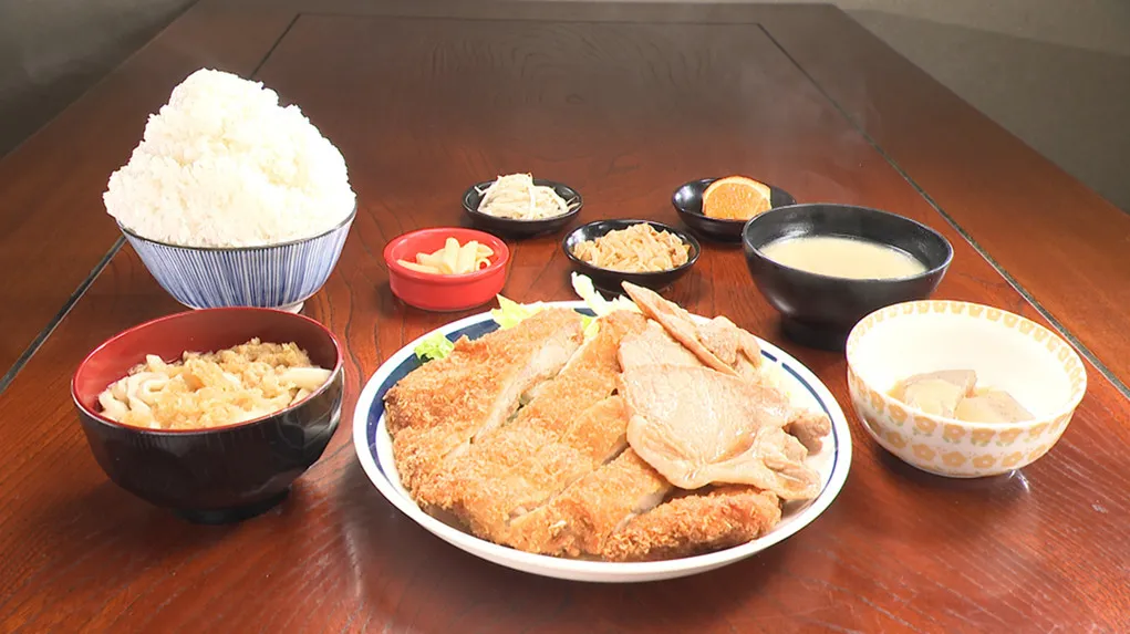 『オモウマい店』埼玉の食事処、約2合のご飯付き「チキンカツ＆しょうが焼き定食」1580円　5年前に取材断った事情