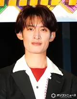 Snow Man向井康二、サプライズ登壇で歓声　実はAぇ! group小島健＆正門良規にポロリしていた「今度、よろしくな！って」