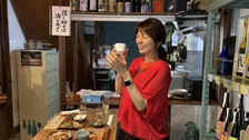 飯島直子、青梅市でハシゴ酒　角打ち→焼き鳥＆刺身