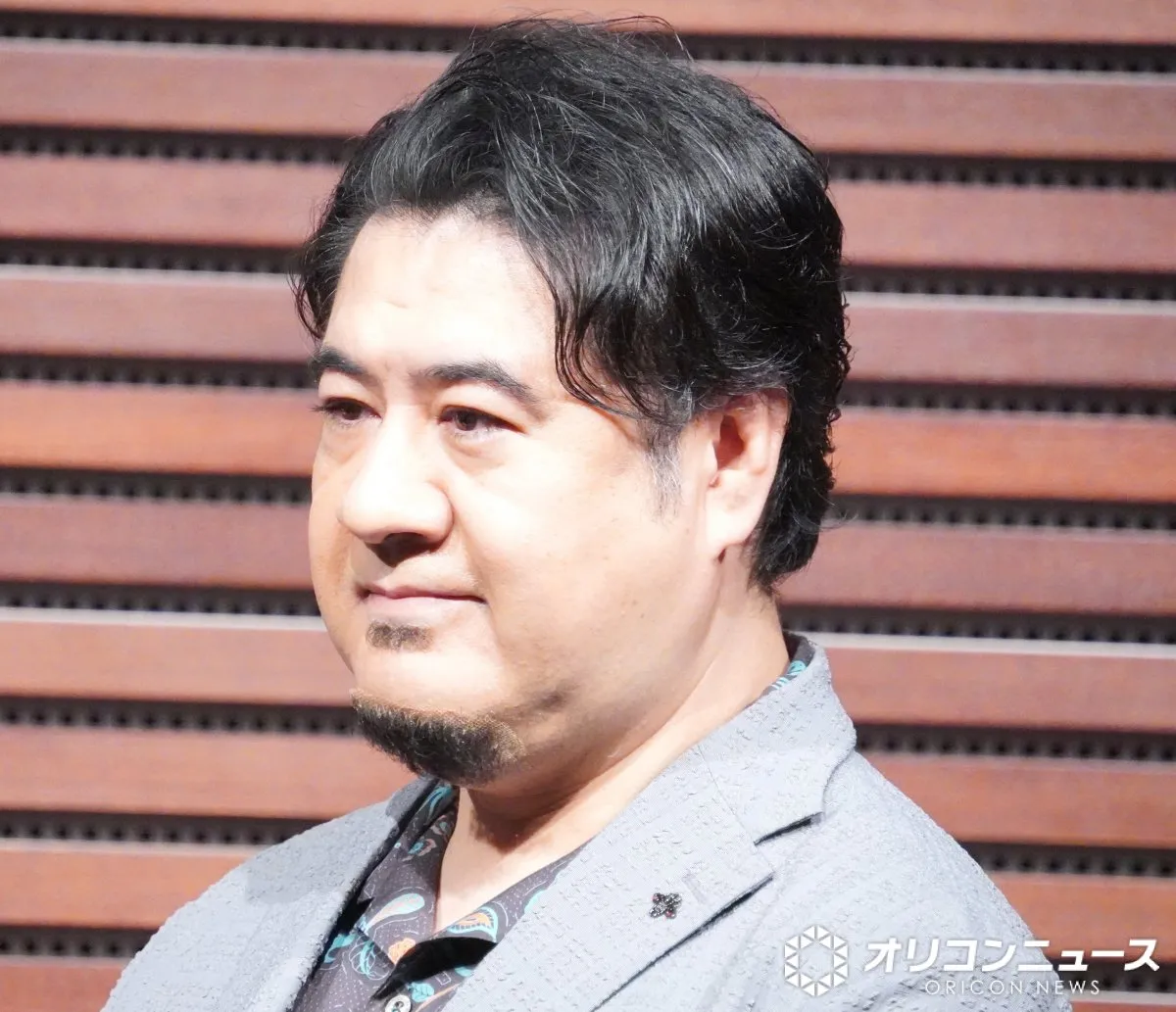 小手伸也、かっこいいシーンで失態「パンツ丸見えに」　エキストラに平謝り