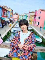 声優・小林千晃、10周年写真集の新カット公開　『ボイスメッセージ録音会』詳細解禁