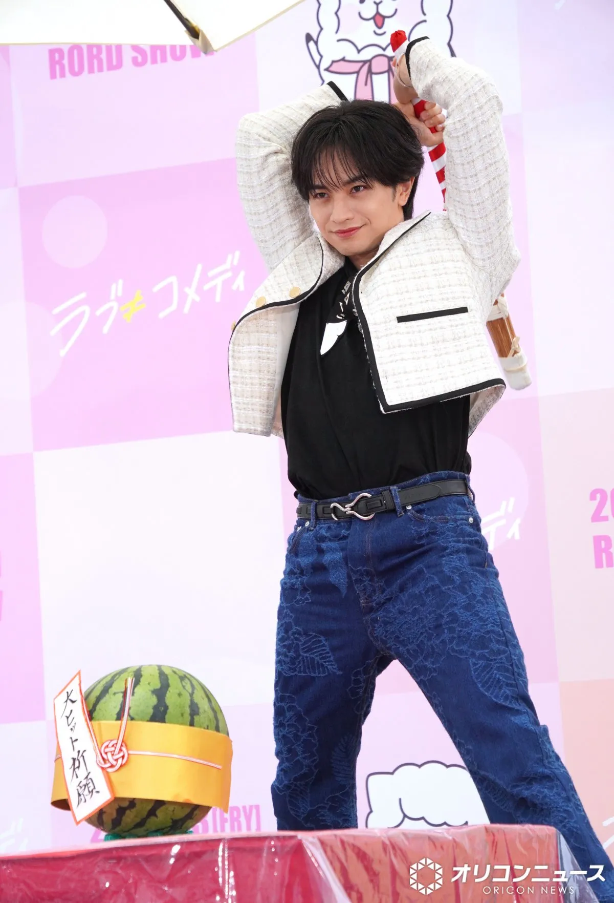 中島健人、想像以上の出来事にうろたえる「怪力になっちゃってます」　木の棒大きく振りかぶる